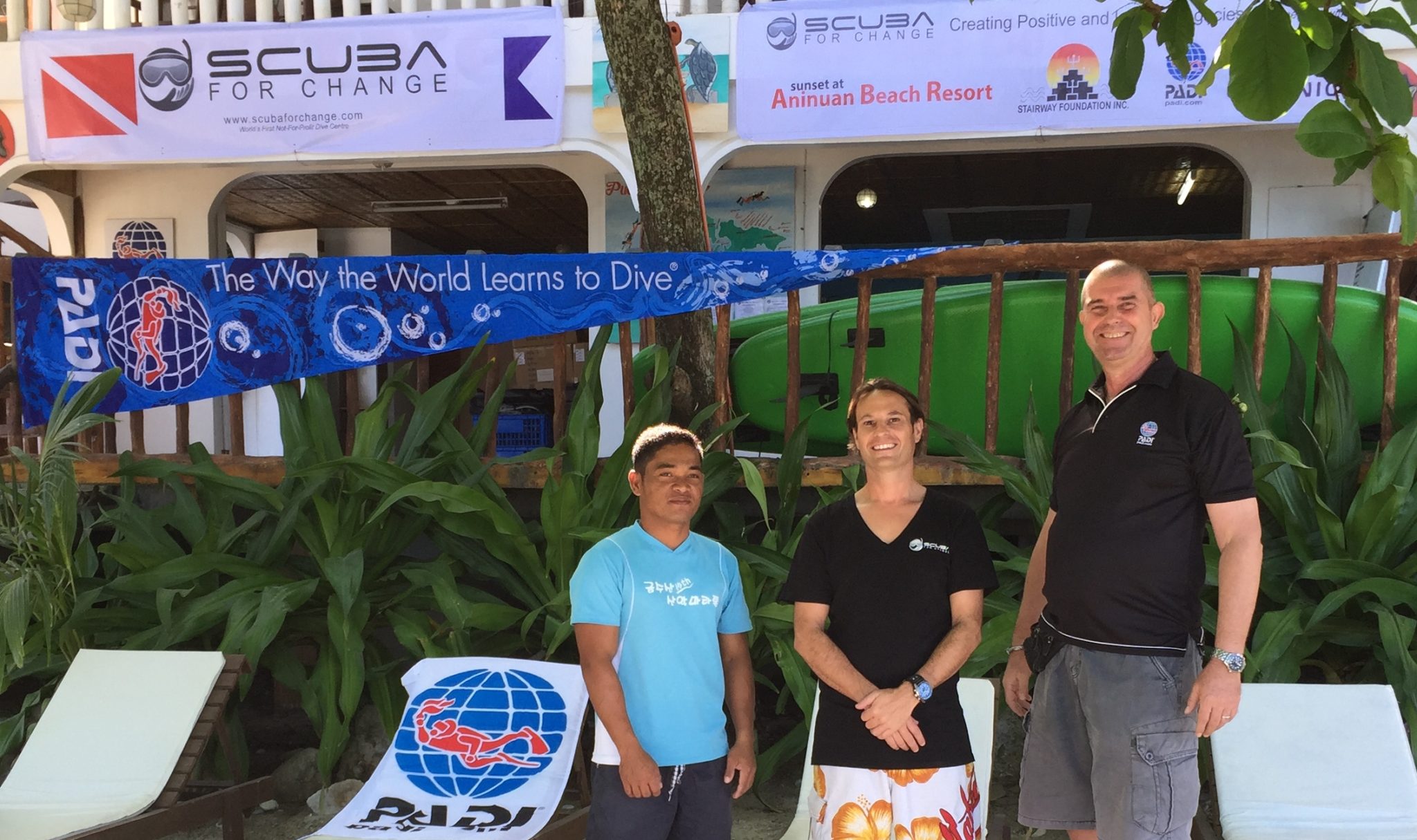 PADI Regional Manager Jimmy Christrup welcoming GM Karl Marchant and Assistant Manager Gracian Dela Roas from Scuba For Change as a PADI Resort.