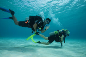 divers participating in the new PADI DSD (Discover Scuba Diving) eLearning program