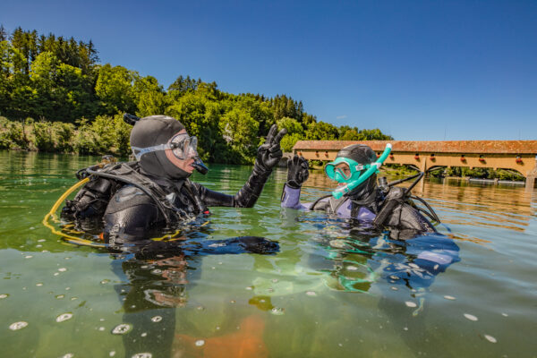 zwei Taucher bei der Pro Ausbildung