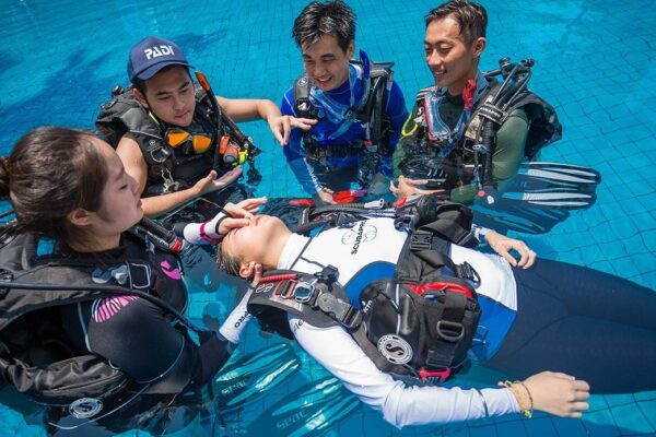 how to teach rescue diver
