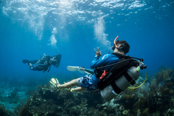 A divemaster asks the other divers how much air they have