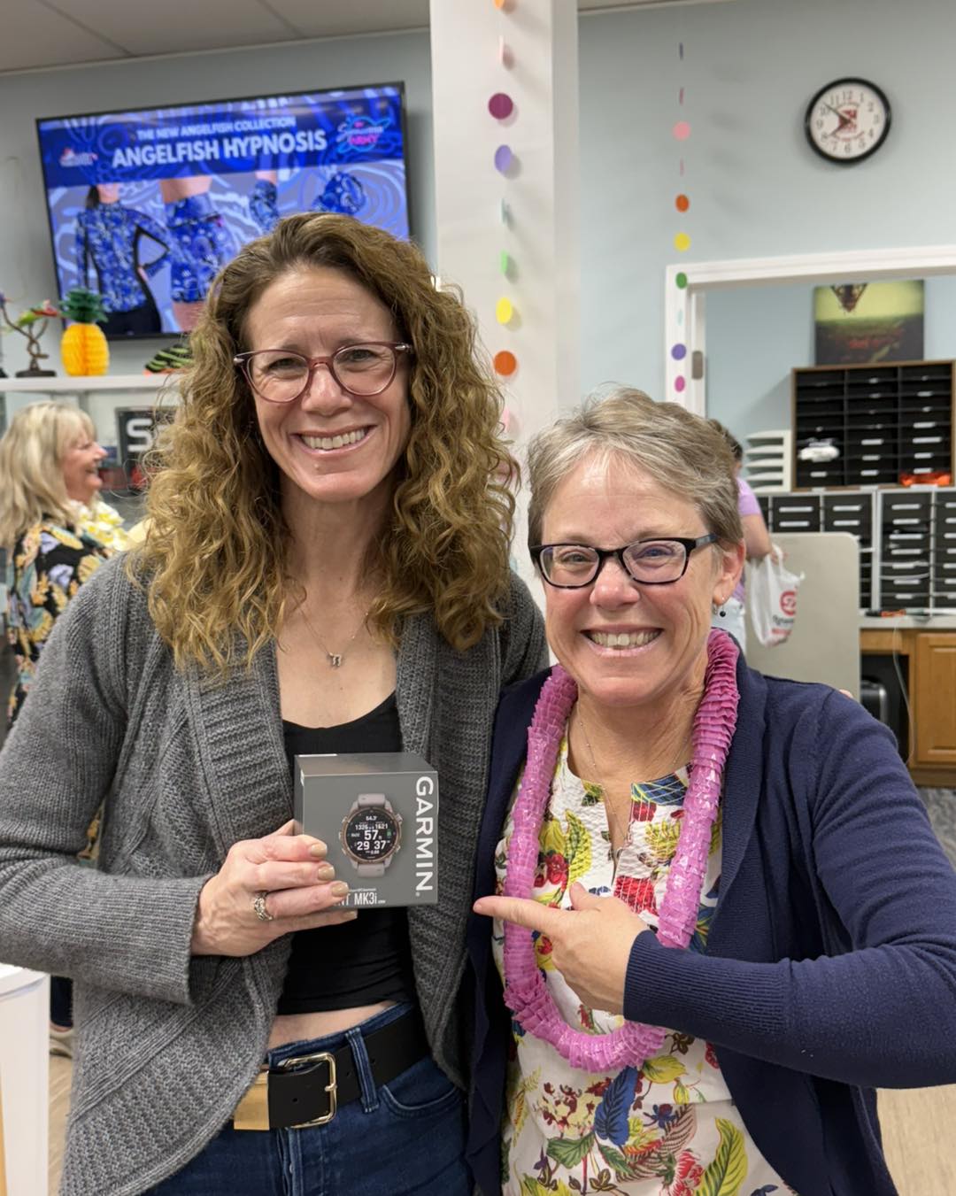 Two women in a dive shop holding a Garmin - winner of MSD Challenge 2025